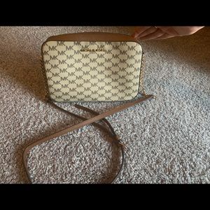 Michael kors crossbody